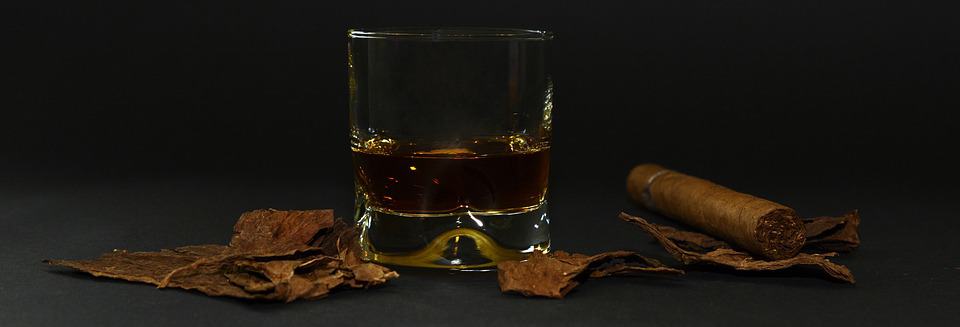 7 most amazing whiskeys every man should stock up this New Year 3 whiskey paired with cigar