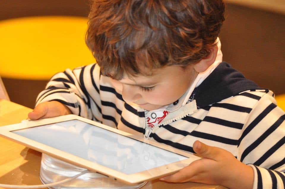 child using mobile