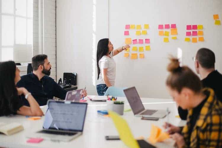 10 Ways Entrepreneurs Can Make a Fortune - No Cash Required! 3 people working