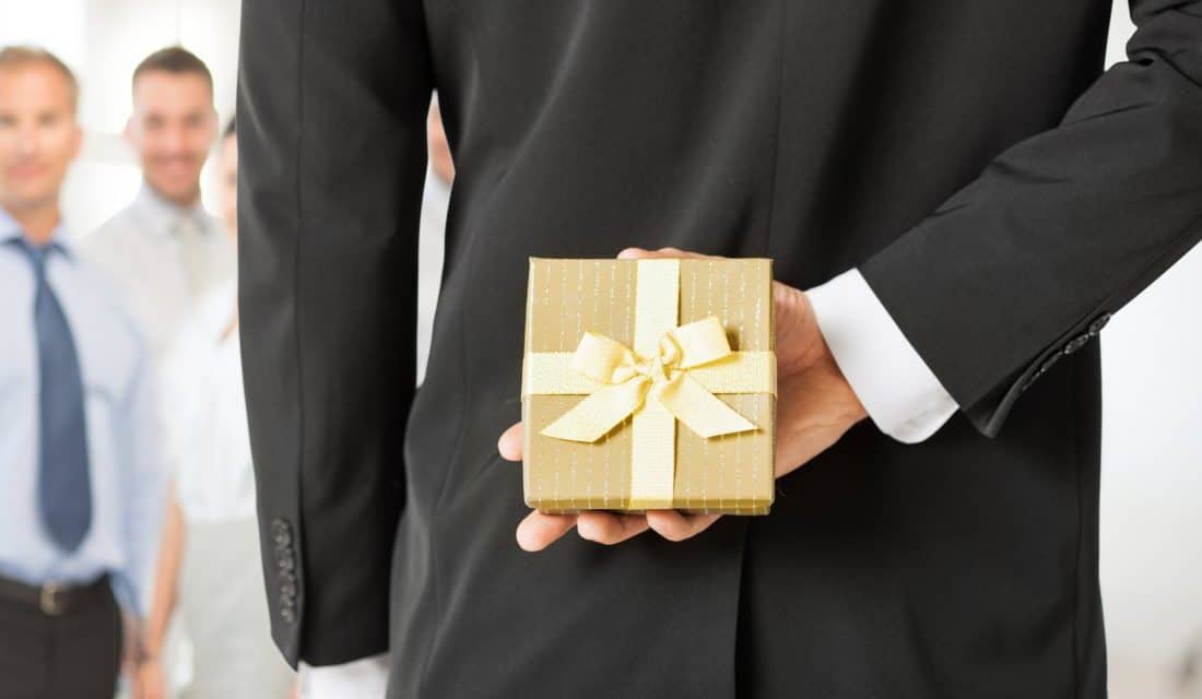You are currently viewing 7 Best Gifts That Will Impress Any Man