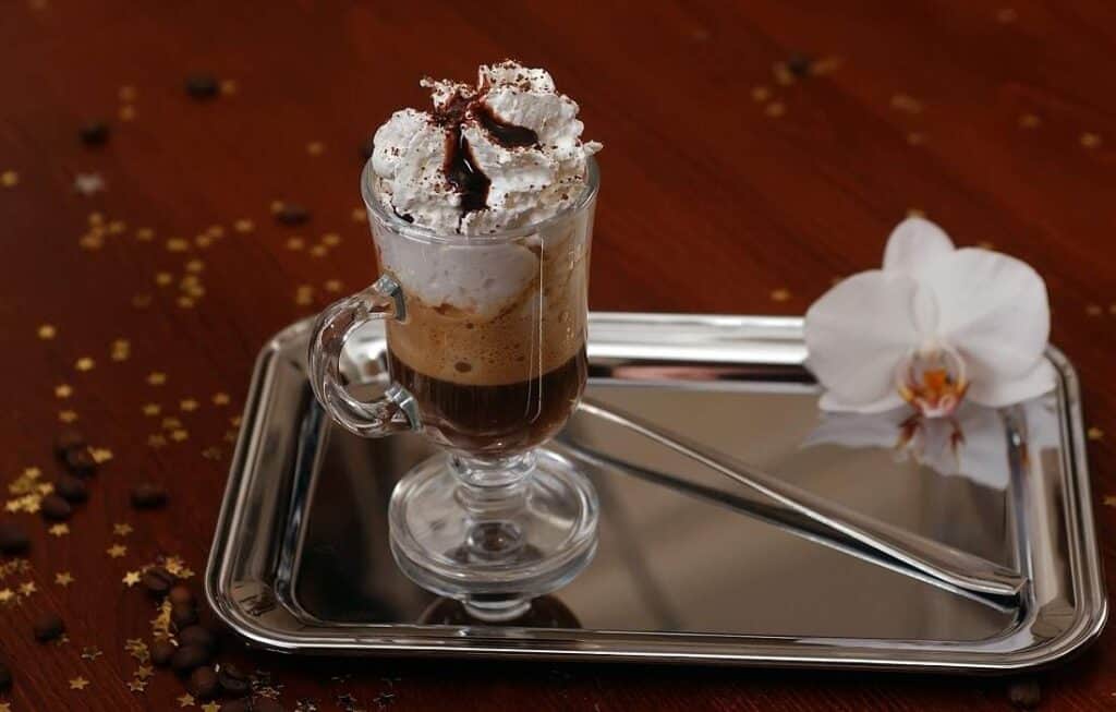 How to Make the Perfect Irish Coffee? 4 Serving Irish Coffee