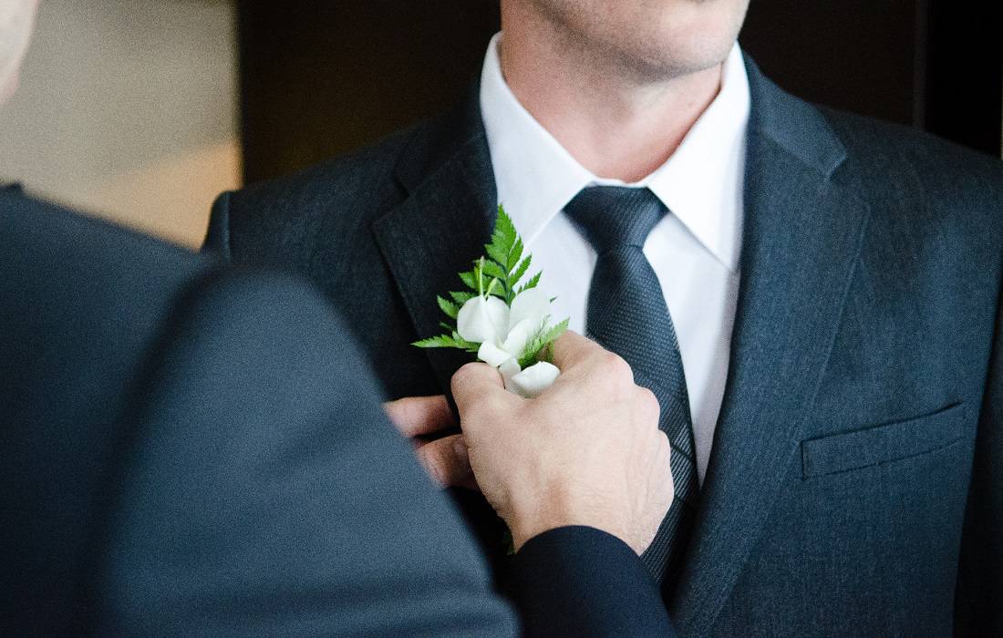 Read more about the article 5 Gifts For Grooms On Their Wedding Day