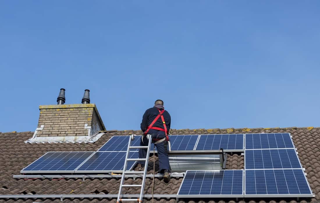 You are currently viewing How To Save Money on Your Solar Panel Installation Process