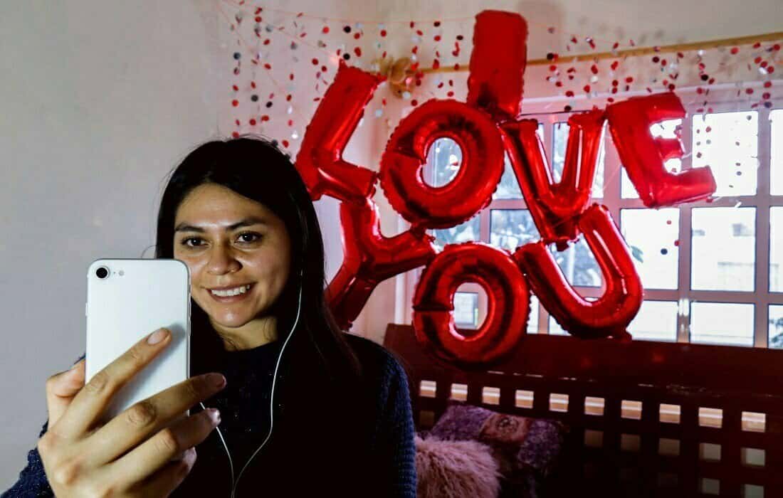 How to Celebrate Your Anniversary in a Long-Distance Relationship 2 Girl Celebrate Anniversary on a Call