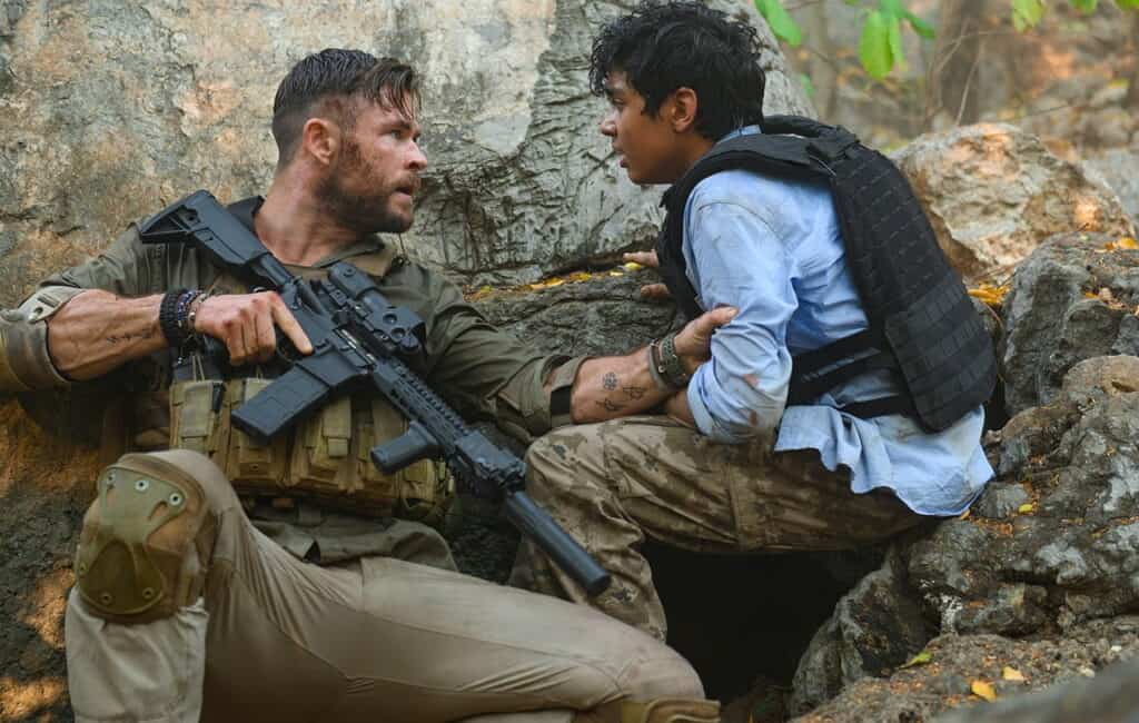 Tyler Rake's Evolution: Comparing the 'Ciudad' Comic and 'Extraction' Film 7 Tyler Rake's Evolution: Comparing the 'Ciudad' Comic and 'Extraction' Film 6