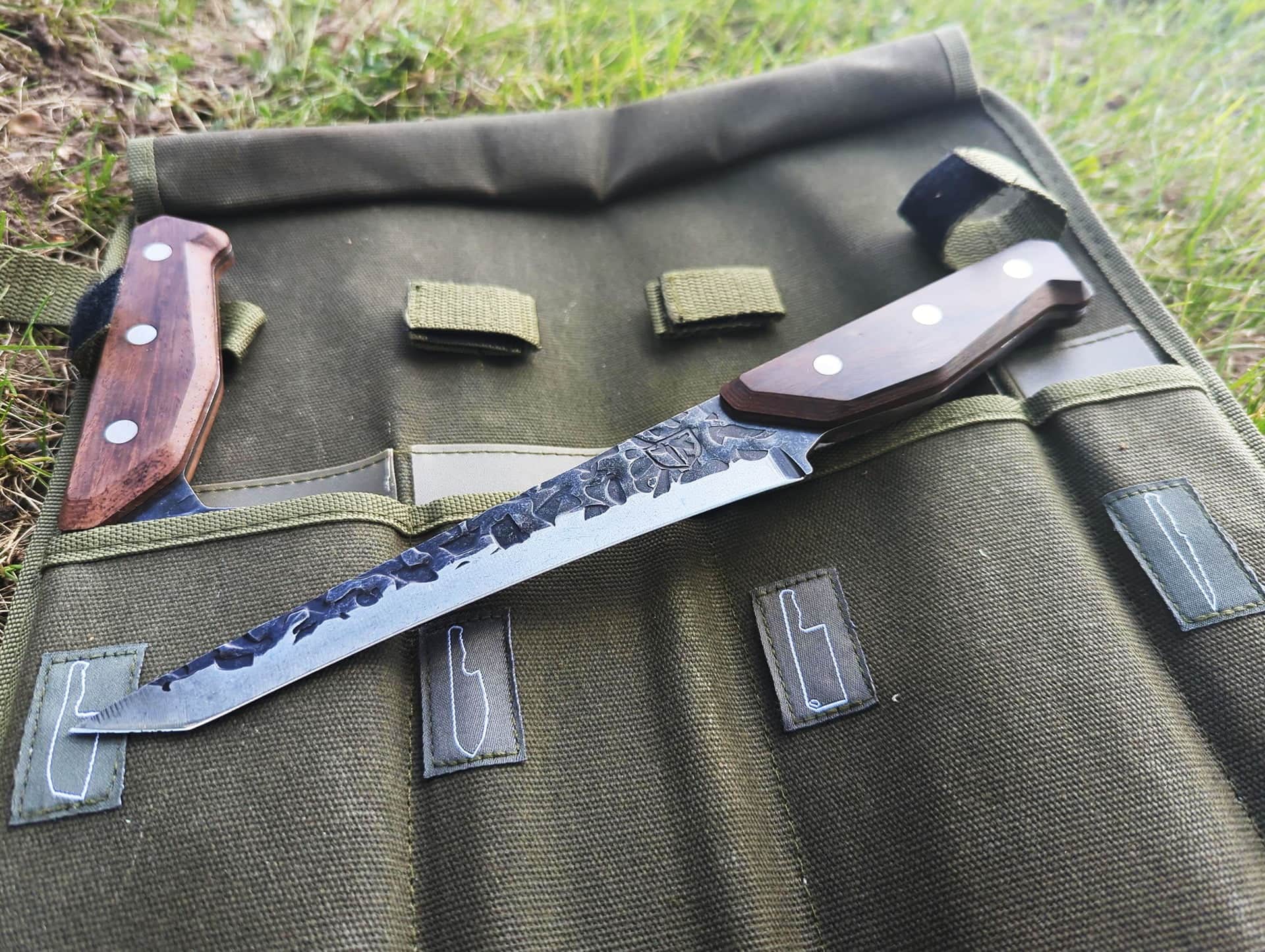 True Primal Forge Knife Kit, Set Includes Two Outdoor Kitchen Prep and Carving Knives, 6.5 Chopper and 7.25 Tanto Conveniently Stored in A Waxed